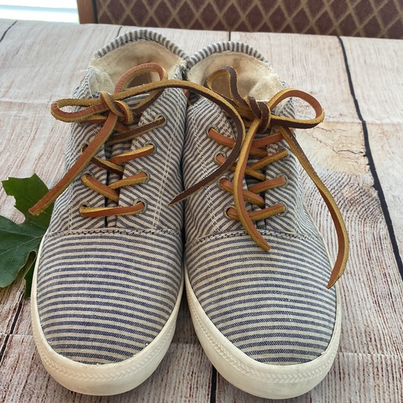 ROXY Encinitas Mid-top Nautical Stripe Sneakers - Picture 2 of 12